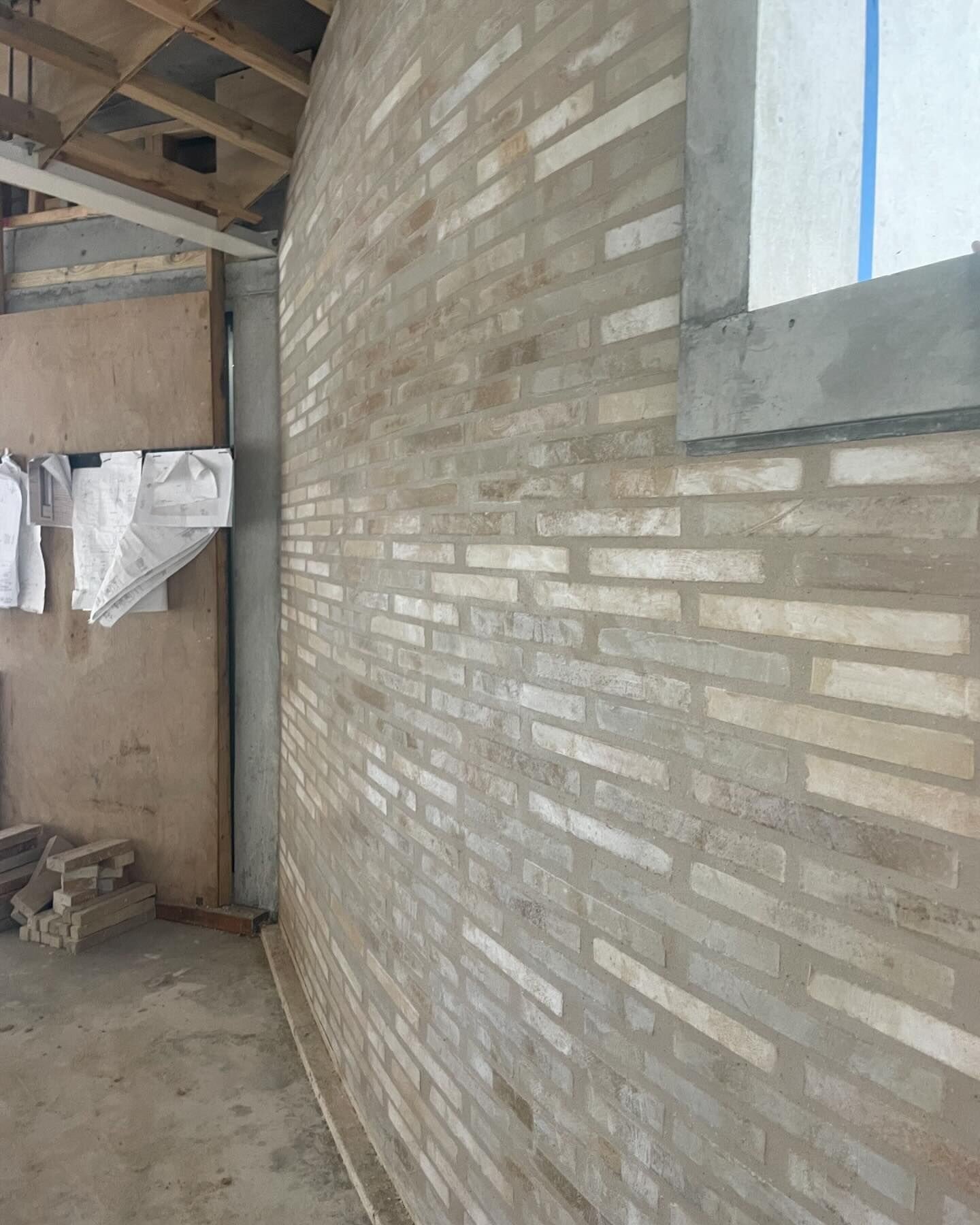 Custom making bricks means we can create a bespoke product to fit any space, fill any gap and turn any corner. In the hands of a skilled brickie like @steensonbrick, theres no limit to what can be achieved. 

Stay tuned for more of this @durbachblock