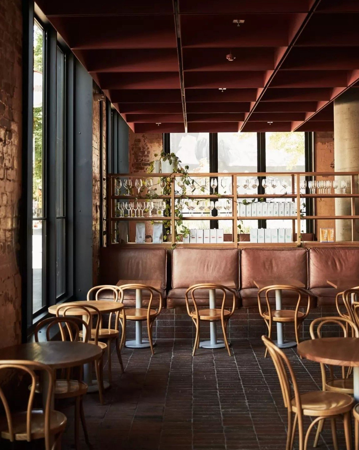 A project we love revisiting - especially when insufficiently caffeinated - is @bentwoodfitzroy,  which can be found tucked away in the leafy back streets of Fitzroy.

Our Krause Red Blue Rustic Paving Tiles perfectly balance the warm contemporary de