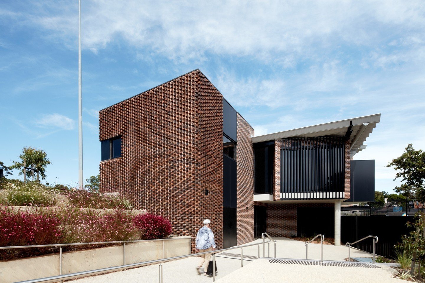 The textured brick facade of the @balwynparktennisclub is undoubtedly the design hero of the facility. Standing tall, the multipurpose building allows for optimal viewing of community sporting matches from the comfort of the great indoors.

Bricks: K