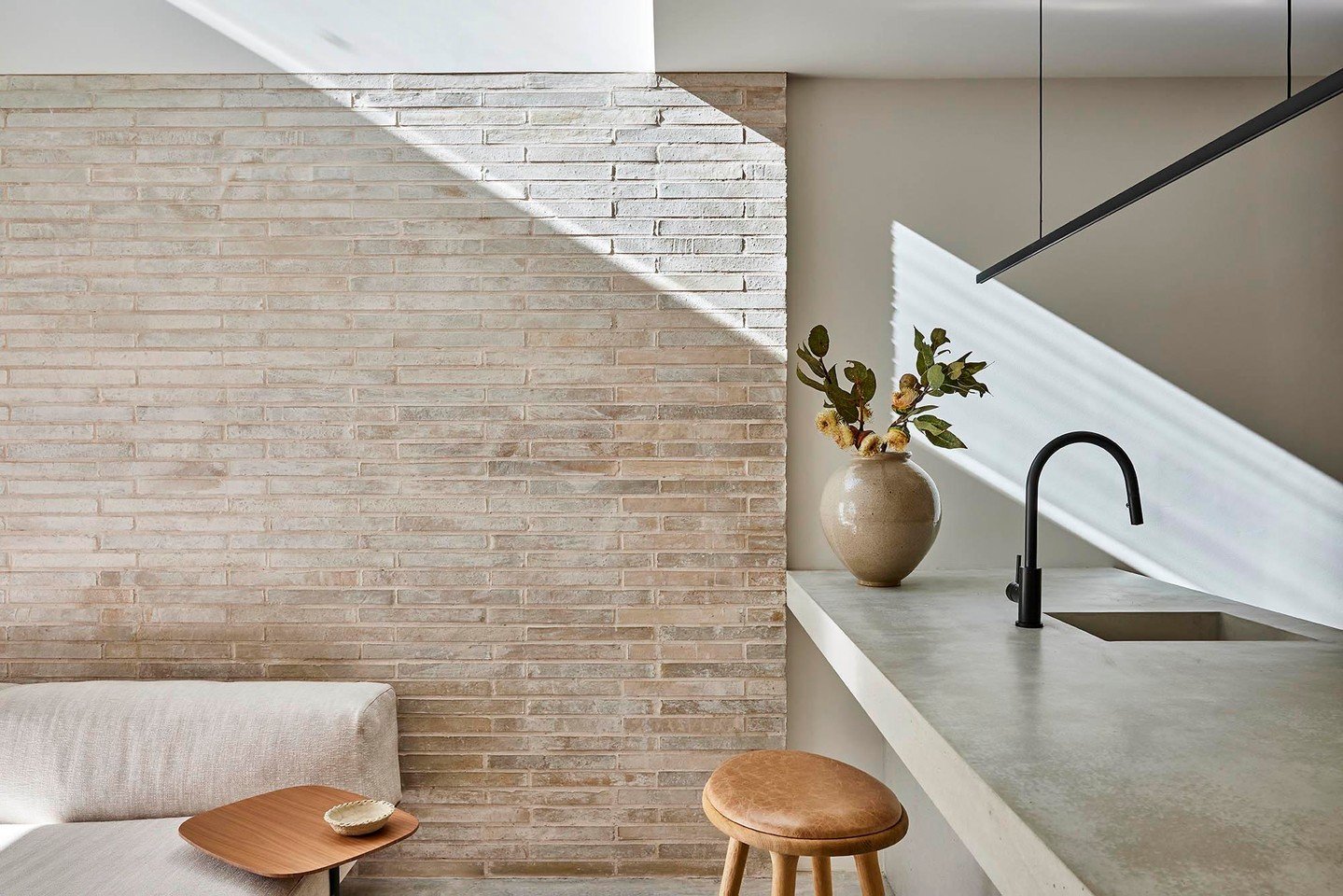 A picture of urban charm, the interior of this Surry Hills Terrace is lined with Emperor Bricks in Ghost, cleverly designed by @studioarkive to harness the morning sun and bring warmth to the kitchen and living spaces.

Architecture and Interiors: @s