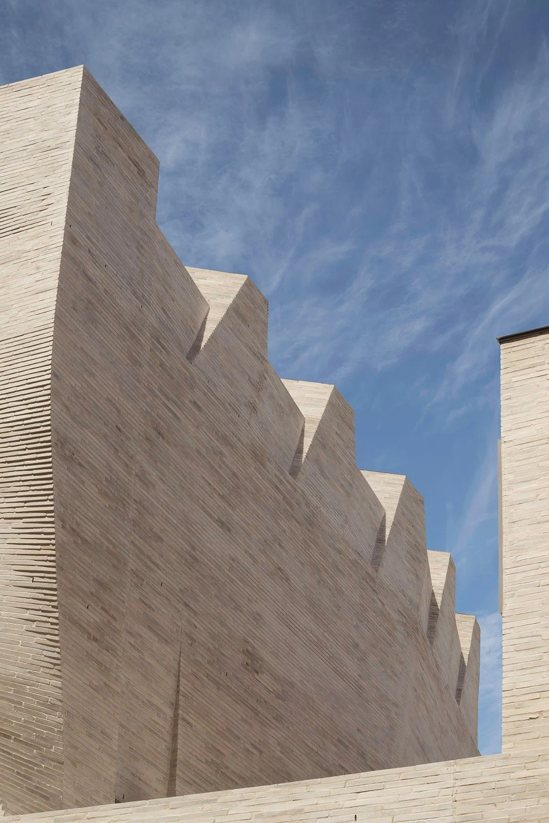 A masterclass in materiality and form. The sculptural facade of @phoenixcentralpark reveals its intricate character the longer you study it. The selection of Krause Emperor Bricks in a custom blend was pivotal in achieving this dynamic and textured f