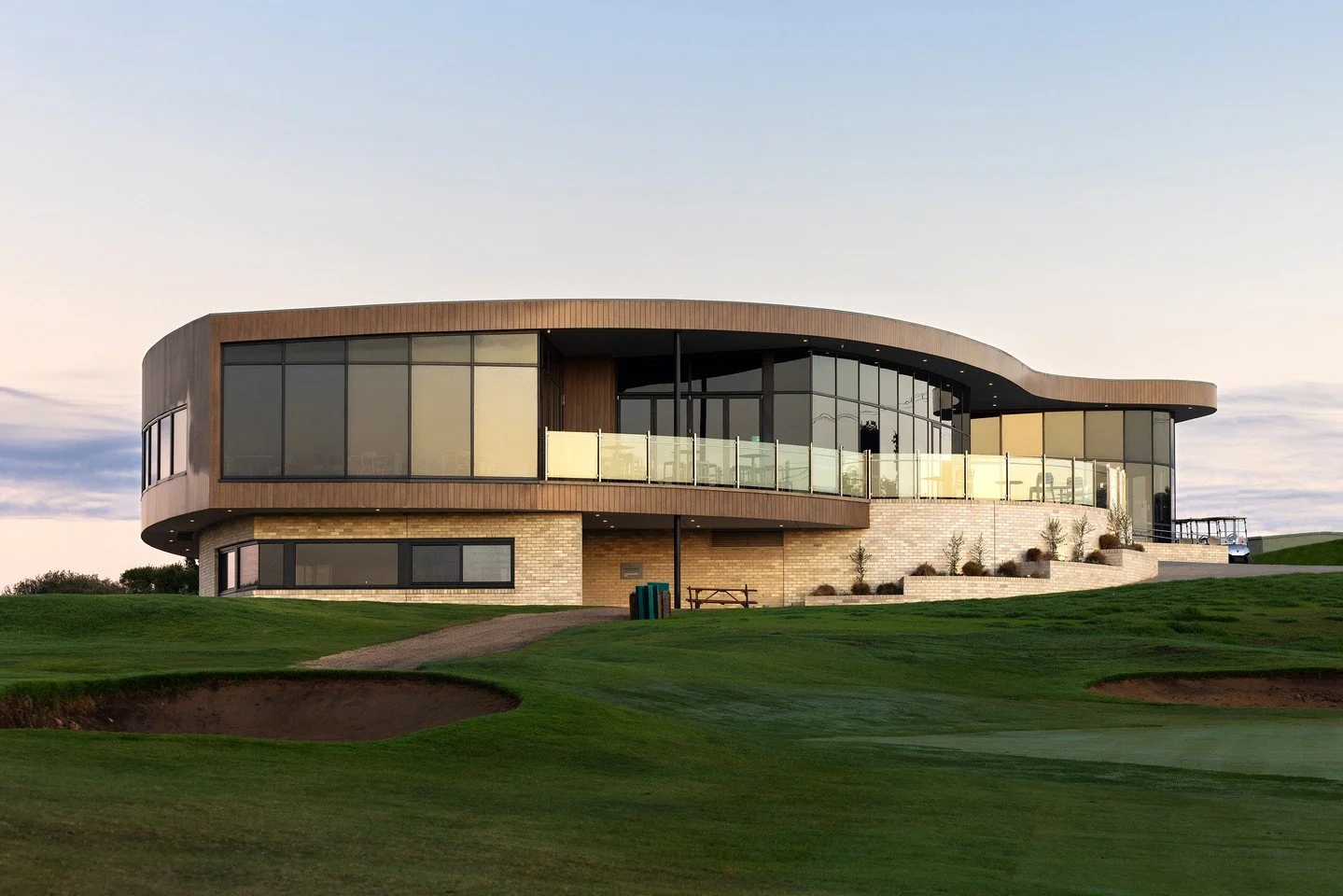 A facade that shines, day and night.

@mathewmorsearchitect selected Krause 76mm Pressed Bricks in Ghost for the incredible Warrnambool Golf Club. The subtle tones and clean texture of the bricks provide a sophisticated, timeless finish in the daylig