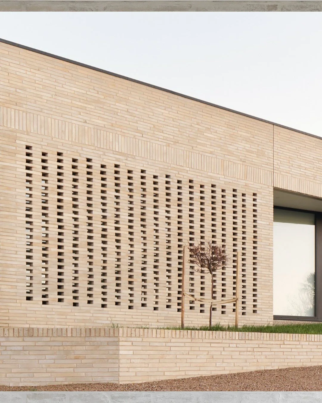 Krause Emperor bricks are the stunning highlight of this beautiful @eplusarchitecture home, as featured in the latest issue of Bendigo magazine.

Design: Eplus architecture
Builder: Mckinny Builders
Photography: Leon Schoots Photography