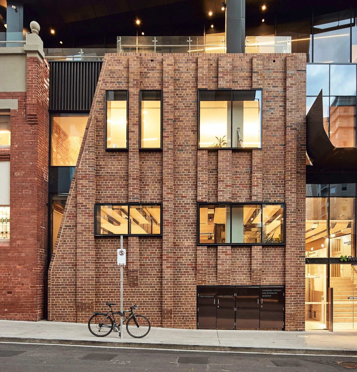 Respecting the past, building the future.

For the striking podium of 271 Spring Street in the heart of the Melbourne CBD, @wardle.studio needed a brick that could bridge two centuries of design. They selected Krause Bricks in Old Melbourne Town colo