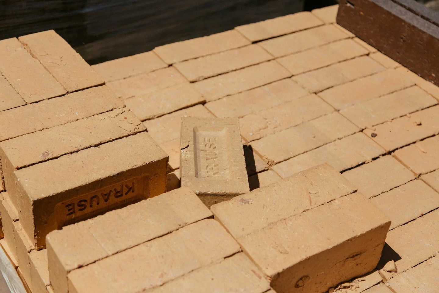 For over 80 years Krause Bricks have been made from rich, locally-sourced Australian clay, giving them an authentic, inherent texture and a character that synthetic materials simply cannot replicate. 

#krausebricks #australianmade