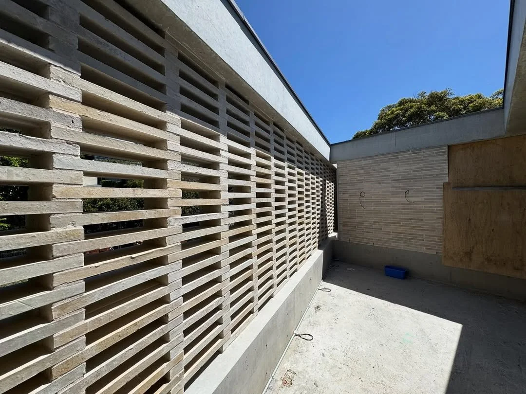 With commanding dimensions of 600 x 45mm, these extra-long Krause Imperial Bricks are making a statement in Balgowlah! 

Big thanks to @sdastructures for sharing these on-site pics. Flawless execution by the teams at @graybuilt and #nextlevelmasonry.