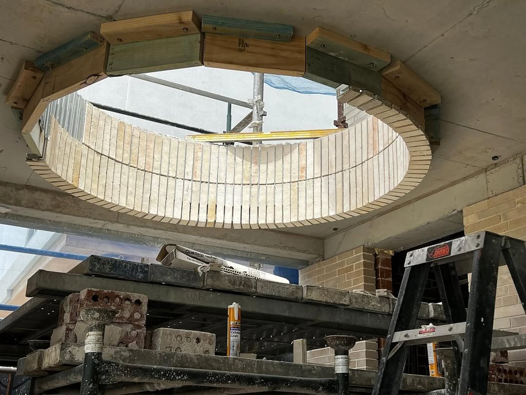 Krause Bricks take flight in this incredible suspended circle feature 💫

Stay tuned for more of this extraordinary build by @rocconprojects.

Photos via @rocconprojects 
Brick system by @modularmasonrygroup