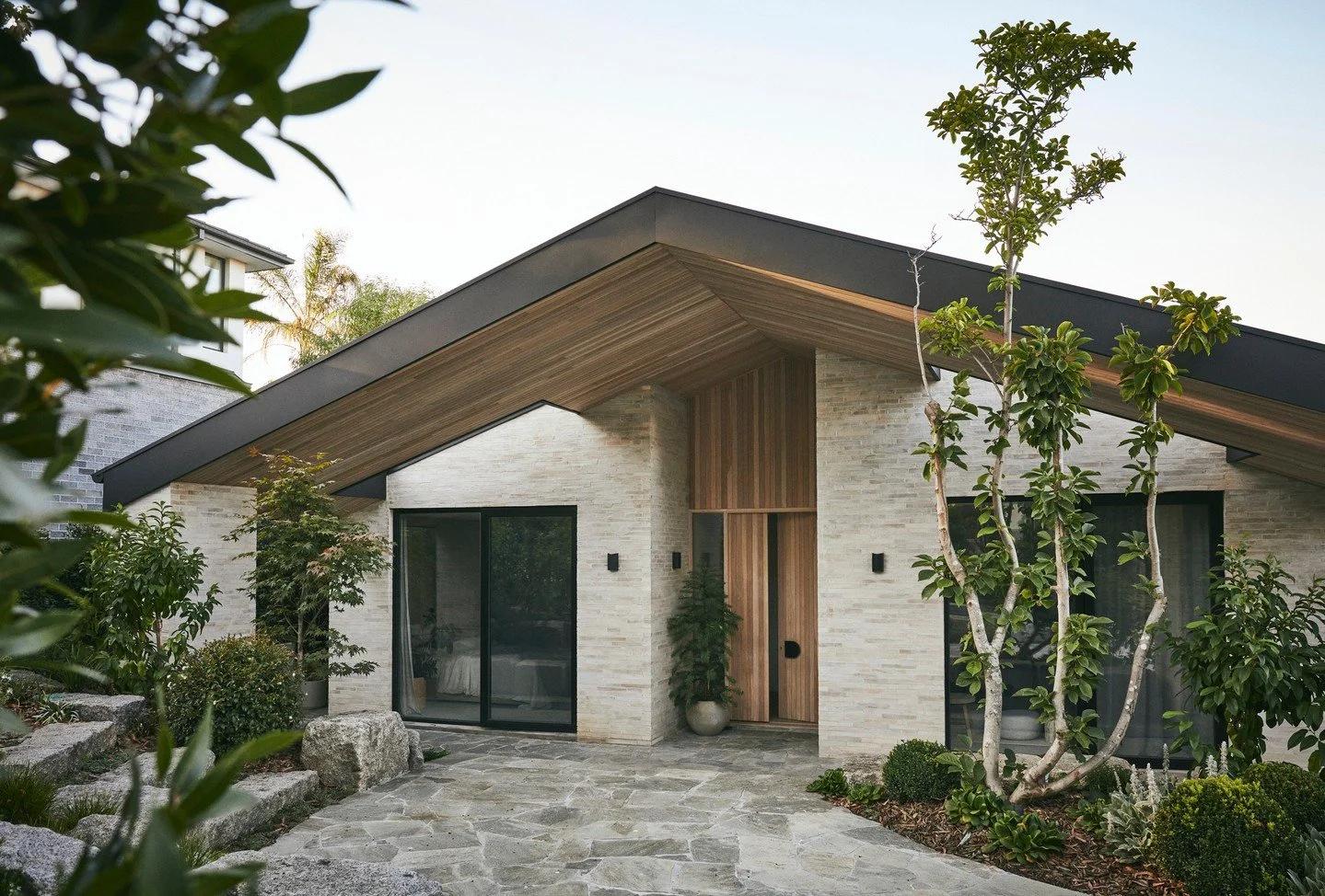 Strong architectural lines meet organic texture at this beautiful home in Wheelers Hill.

Bricks: Krause Emperor Bricks in Ghost
Architect: @matyasarchitects
Builder: @markusbuildersptyltd
Landscaping: @lepagedesign ⁠
Krause Bricks supplied by @rober
