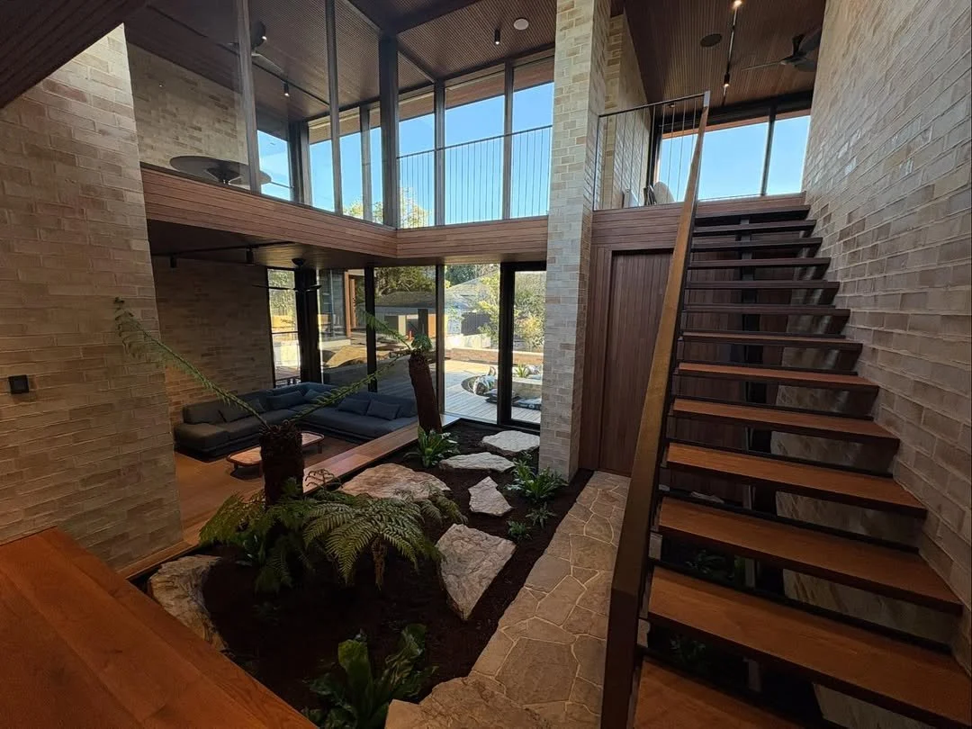 Thanks to @resicon_masterbuilders for sharing these shots of their recently completed build in Caulfield. The stunning home features extruded Krause 76mm Bricks in Sandstone colour inside and out, expertly laid by @wills.masonry 👌