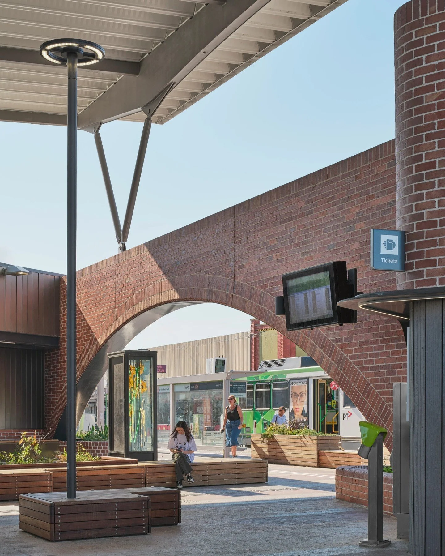 Custom made Krause Bricks were selected by @coxarchitecture for the newly completed Glen Huntly Station, to bridge the gap between historic railway heritage and modern functionality. The resulting arched entrance is a striking example of how traditio