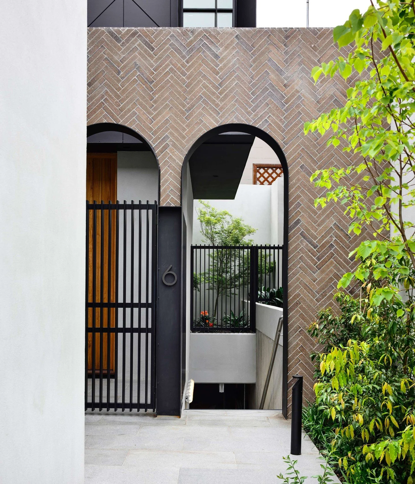 With a depth of just 15mm, Krause Rustic Brick Tiles deliver the authentic texture and warmth of our traditional handmade bricks, but without the structural weight.

Their slim profile allows for complex arrangements and lightweight solutions where a