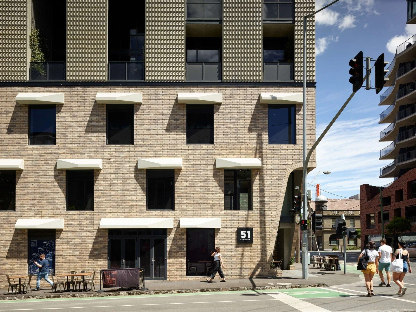 How do you honour an industrial past while designing for the future?

At 51 Langridge Street, the answer lies in the materials. Designer @aboutsjb utilised a thoughtful application of custom-made Krause Bricks to bridge the gap between Collingwood&rs