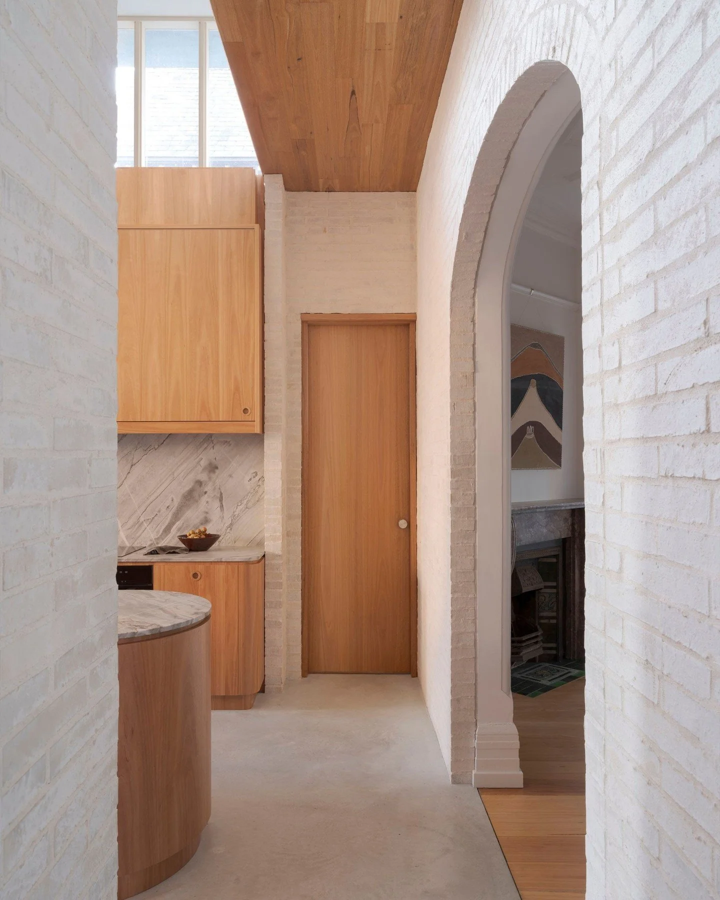 For the Cremorne Road project on Sydney&rsquo;s Lower North Shore, @breakspear_architects utilised Krause Emperor Bricks to bridge the gap between the home&rsquo;s heritage roots and its contemporary new volumes.

The white-washed, textured finish of