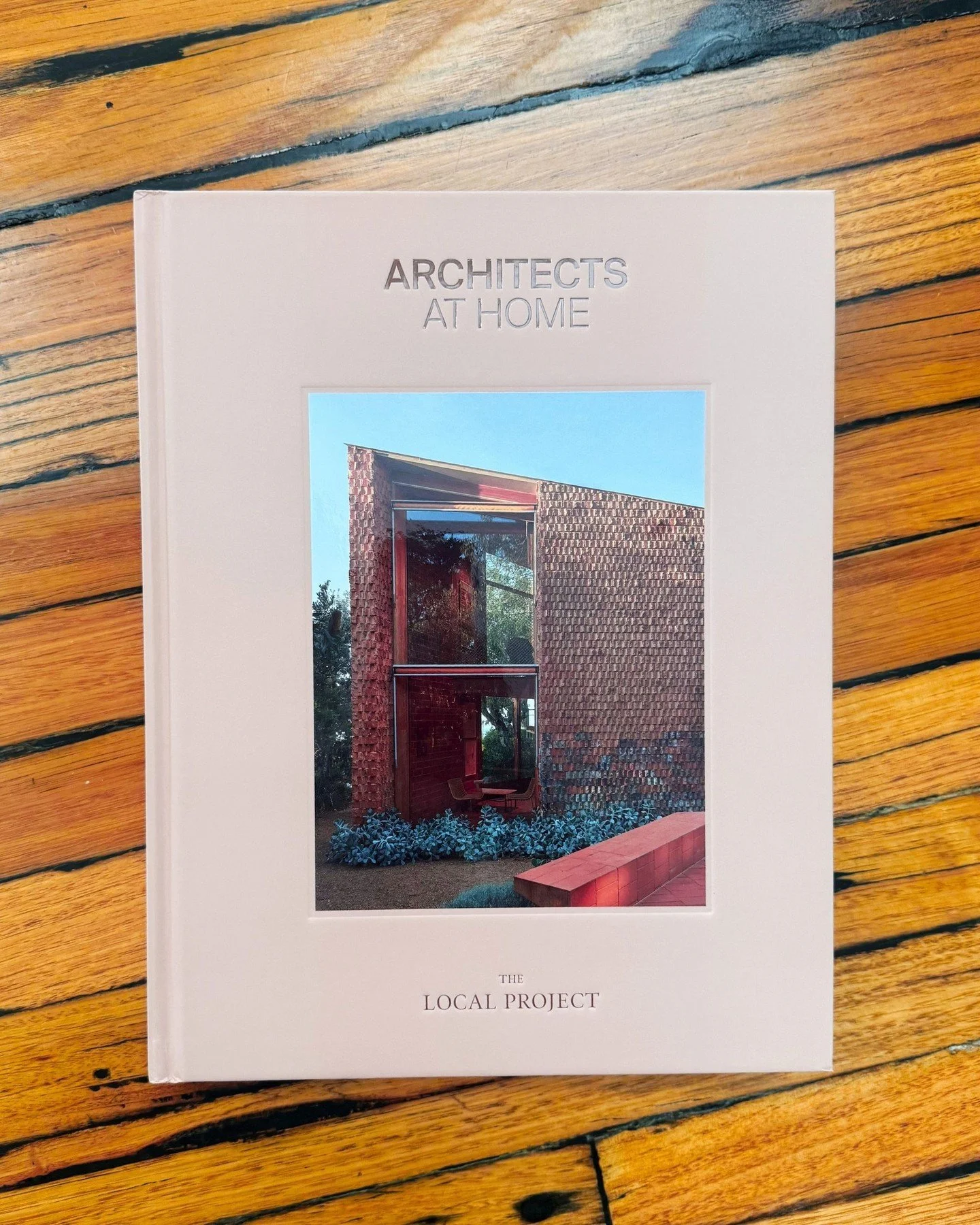 When visionaries design their own spaces, every detail matters. We&rsquo;re thrilled to see John Wardle&rsquo;s Burnt Earth Beach House - featuring custom Krause Bricks throughout - on the front cover of @thelocalproject&rsquo;s beautiful new book, '