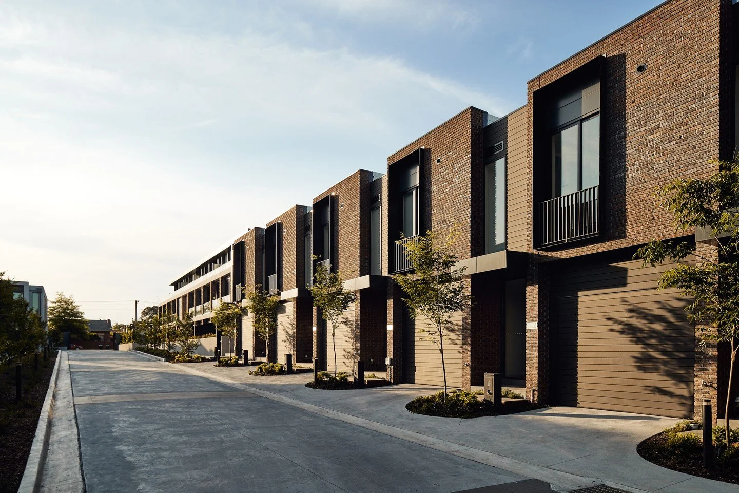 Krause 50mm bricks provide a beautifully tactile base for this multi-residential project in East Malvern. The slim profile and natural tonal variation help soften the building's scale, creating an elegant facade that feels instantly at home in the ne