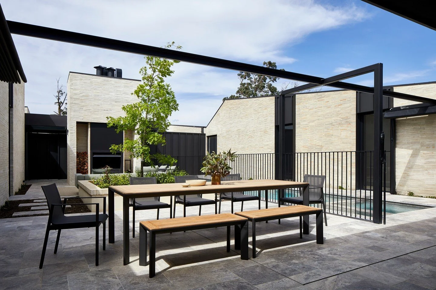 Alfresco perfection at Gruyere Farmhouse 🥂 

Sweeping Yarra Valley views, crisp architectural lines, and the timeless texture of clay brickwork.

@rachcoffvella has created the ultimate outdoor living space here, using the natural, earthy tones of K