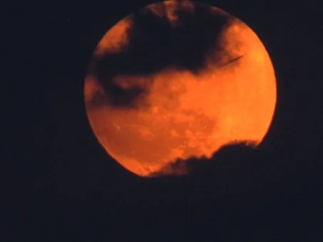 redmoon-107710__340.jpg