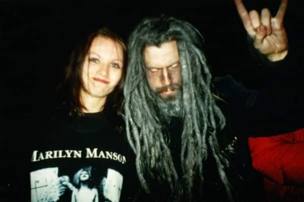  Rob Zombie with a really young Samantha Harwood when Meet &amp; Greet were free. Rob Zombie hasn’t aged a bit. 