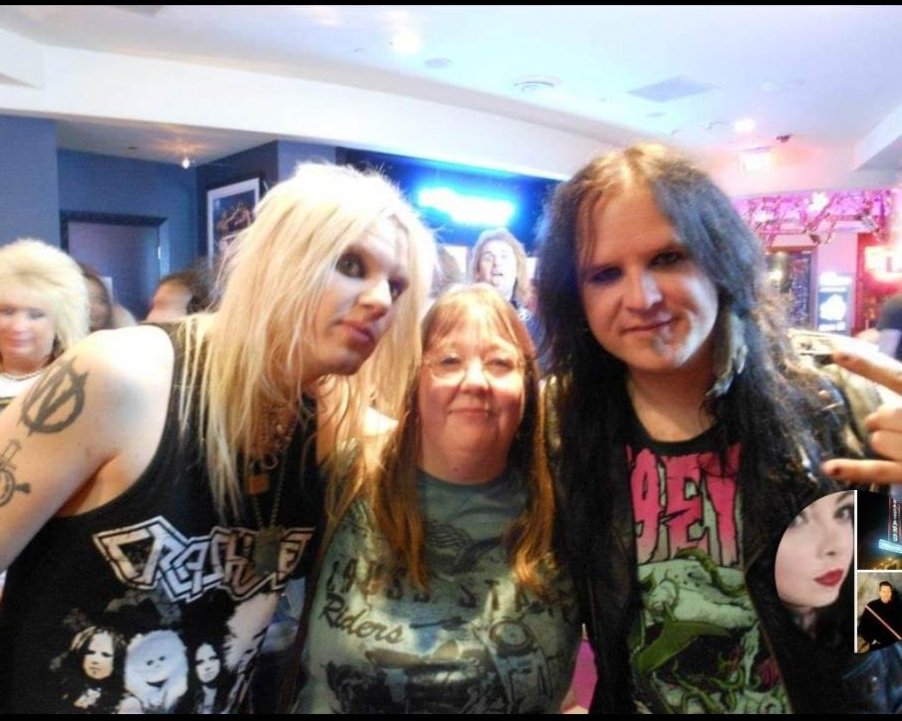  When you can have a bump into Peter London  and Martin Sweet of Crashdiet 