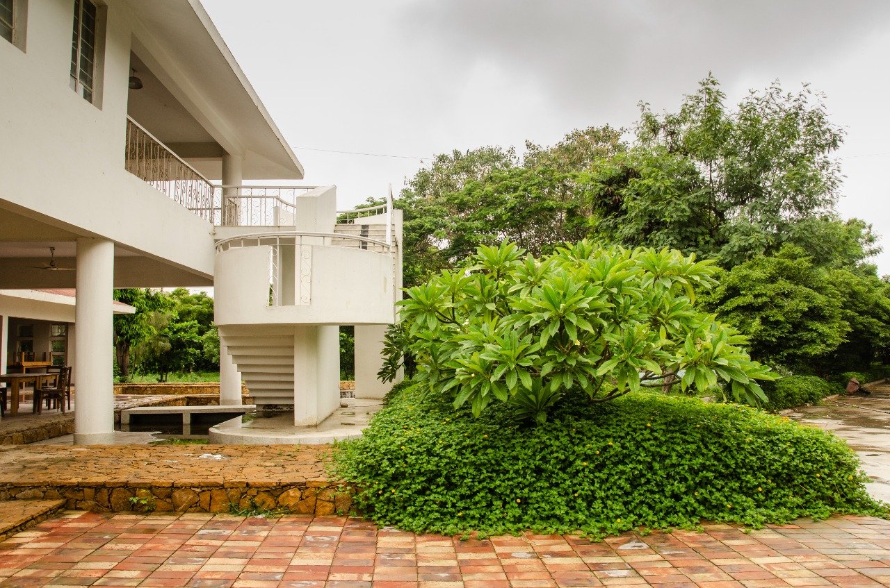  Existing staircase at the Commons Building preserved as an element of promenade at the College 