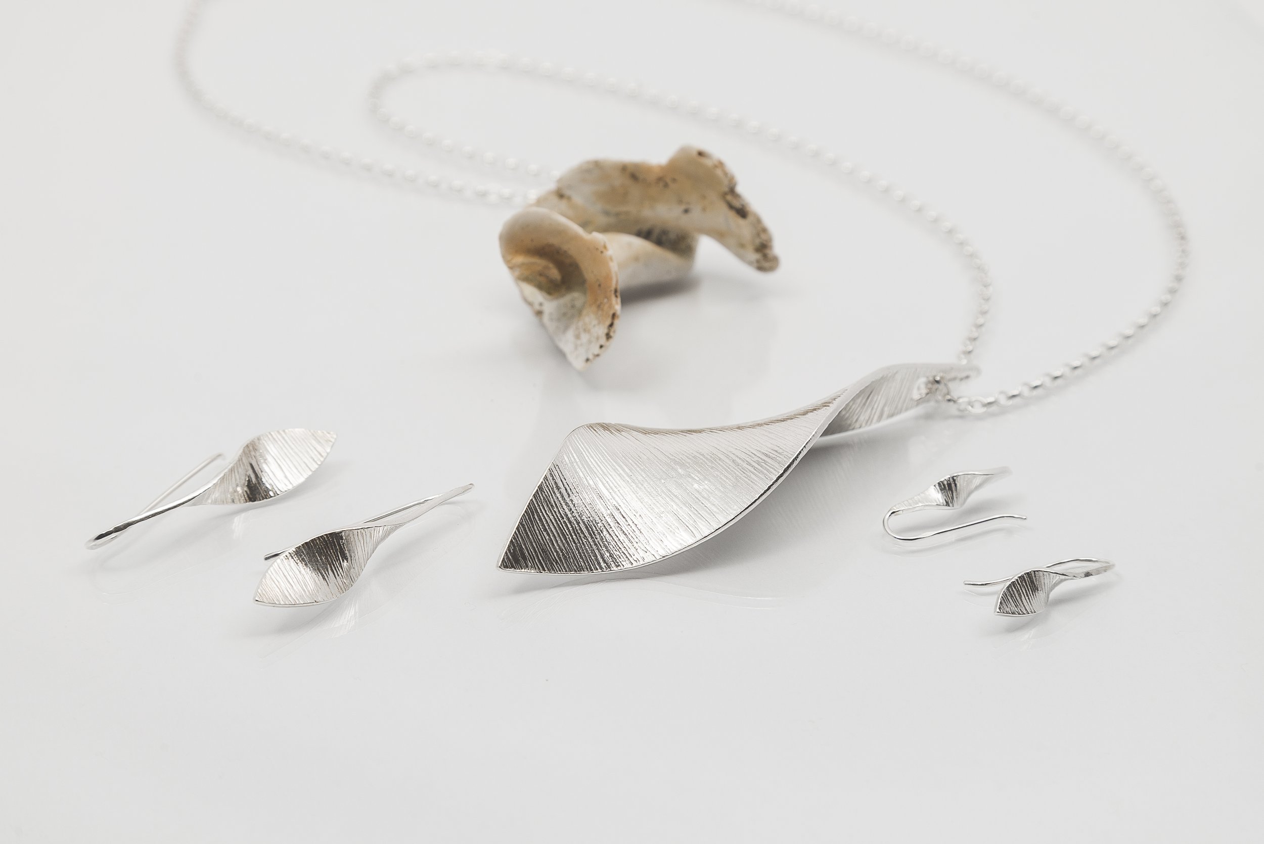 Martina Hamilton Bean Rí Collection with Shell