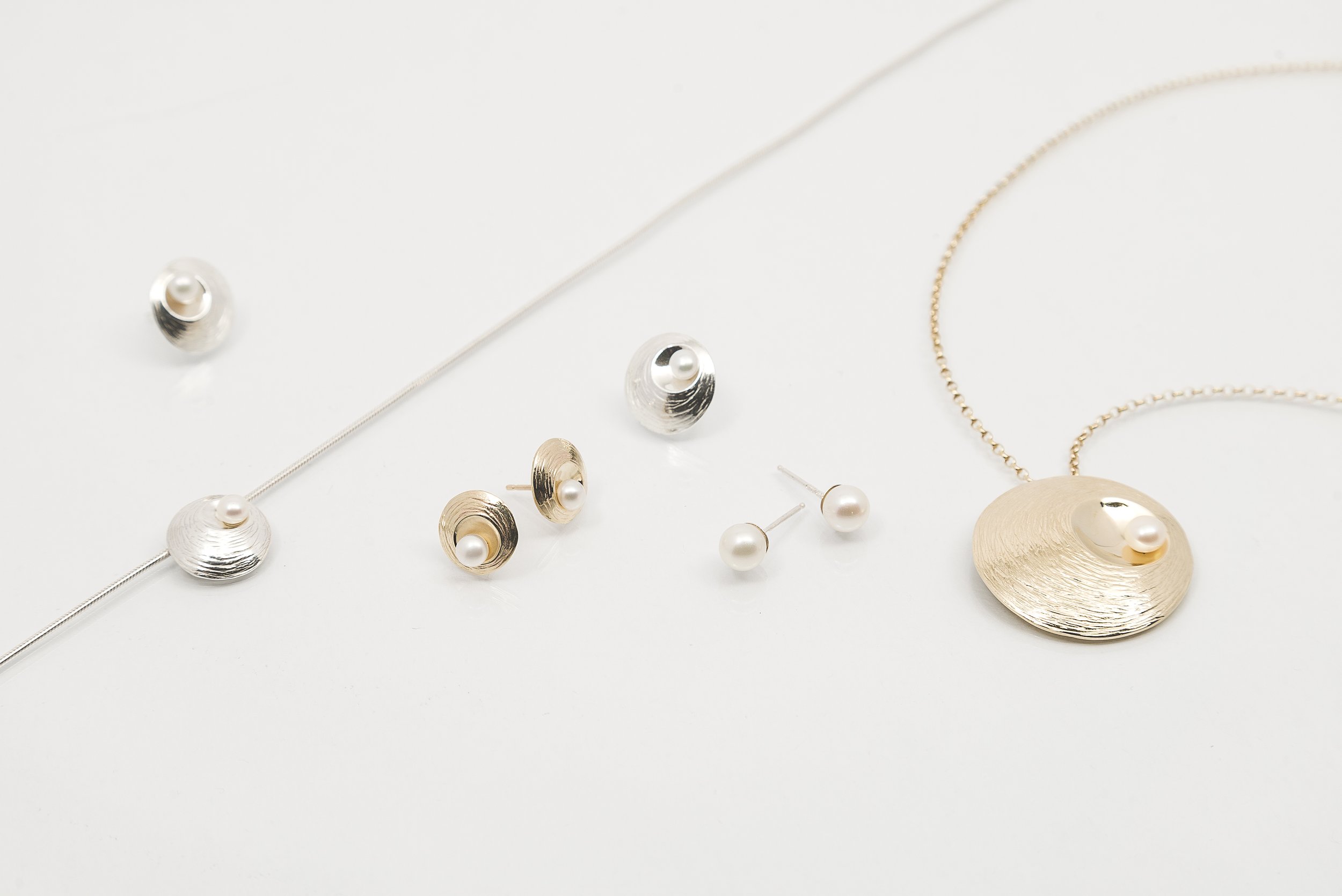 Martina Hamilton Oyster Pearl Collection assorted pieces