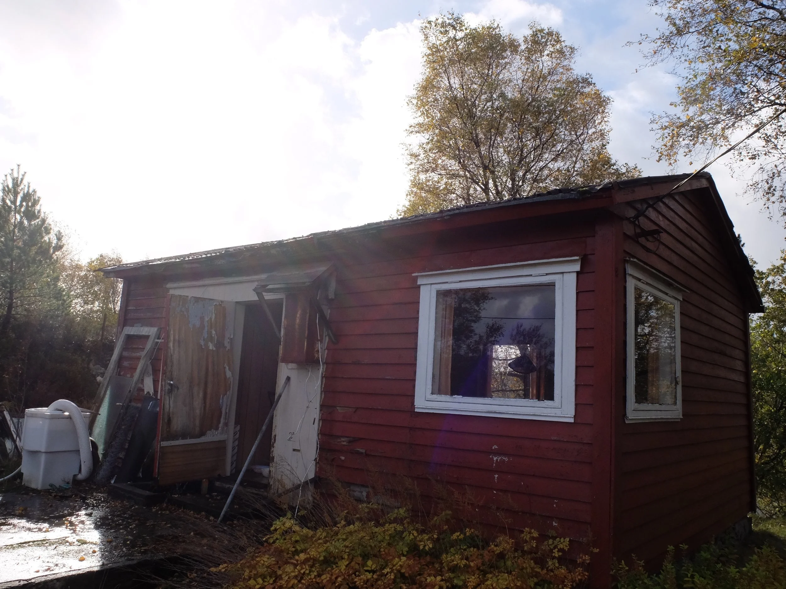 The falling down red cabin