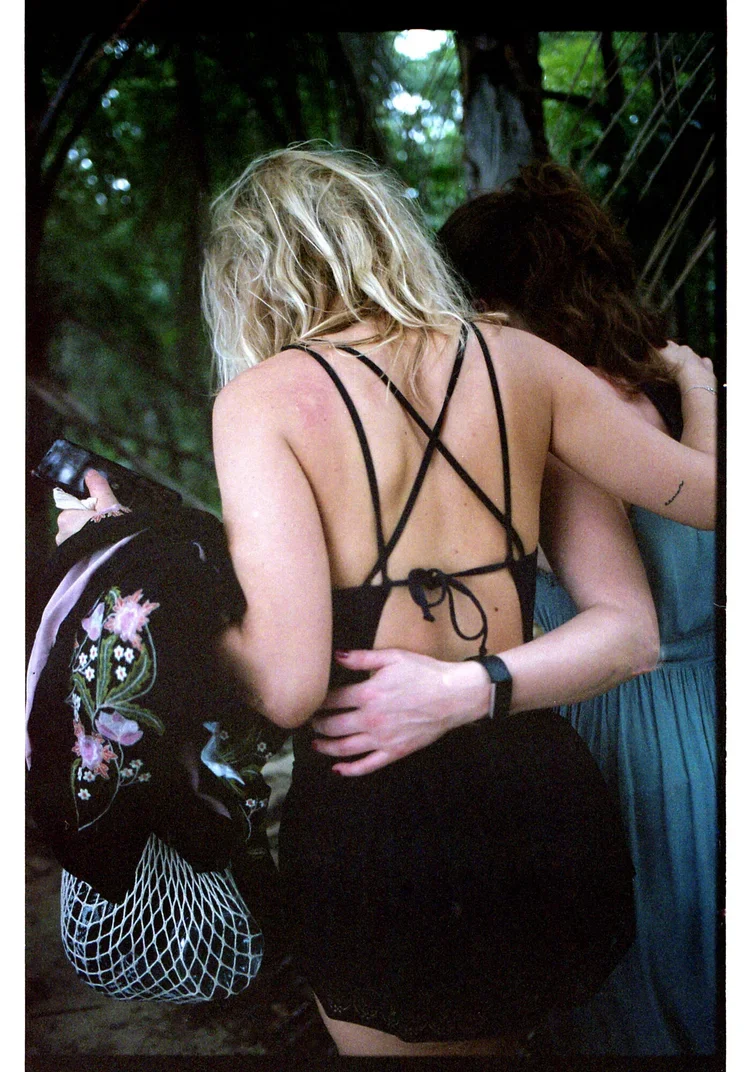 claire and serah in panama by bibian bingen