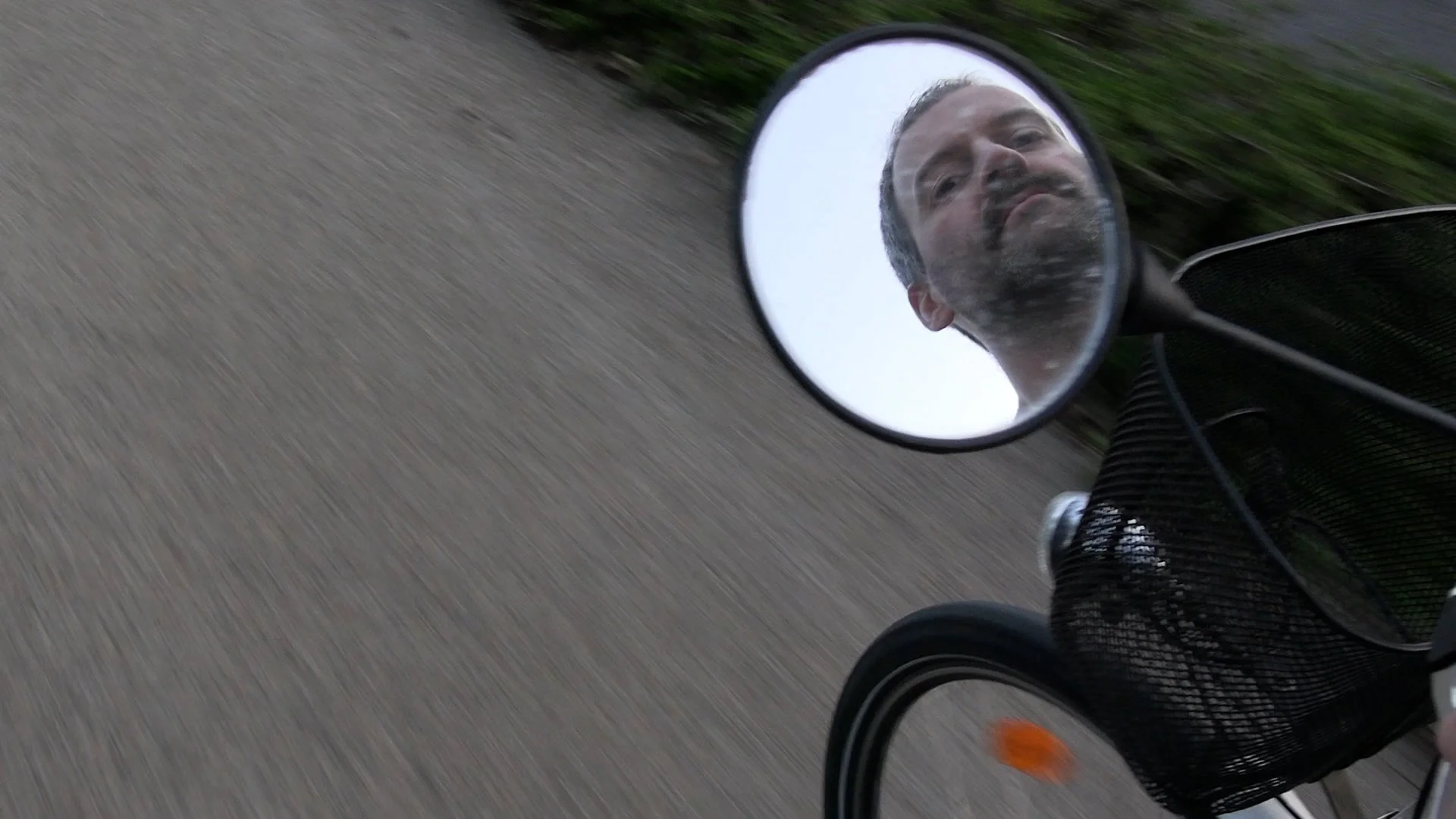 DEF workspace 1 dec.00_27_29_13.Still043 2.JPG