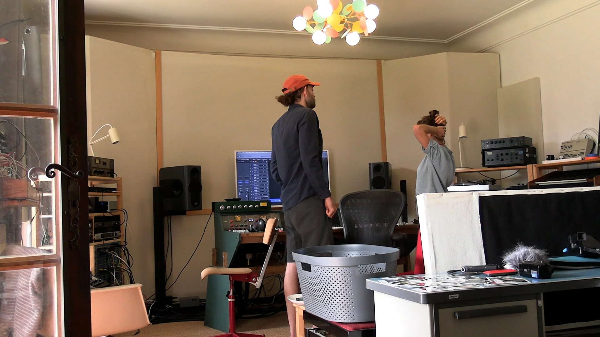 DEF workspace 1 dec.00_27_48_10.Still034.jpg