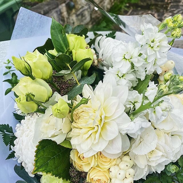 How about sending your mother one of our gorgeous bouquets to let her know how much you love her! Delivering up to and including Saturday 🌱💚🌿