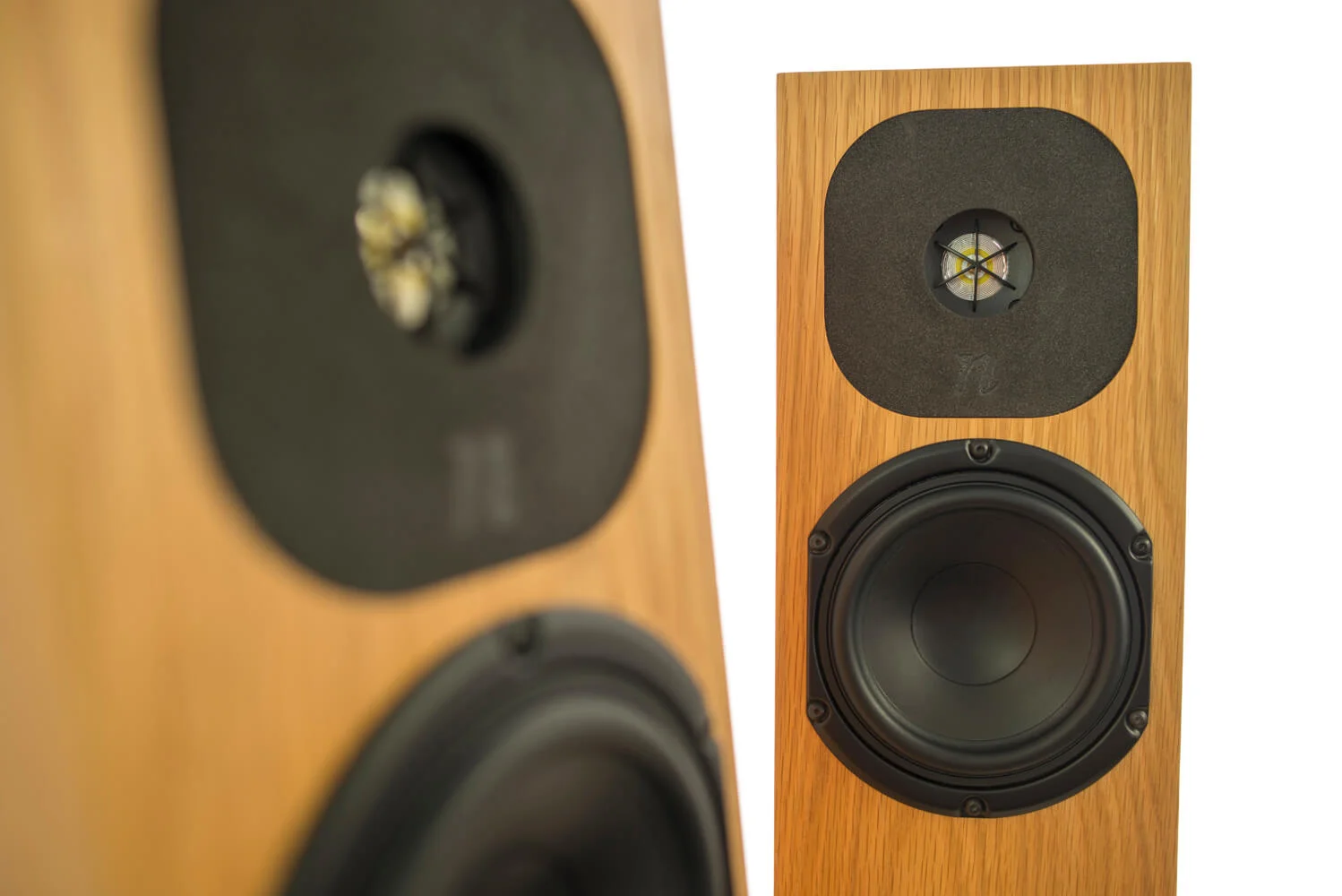 neat-acoustics-motive-speakers6881.jpg