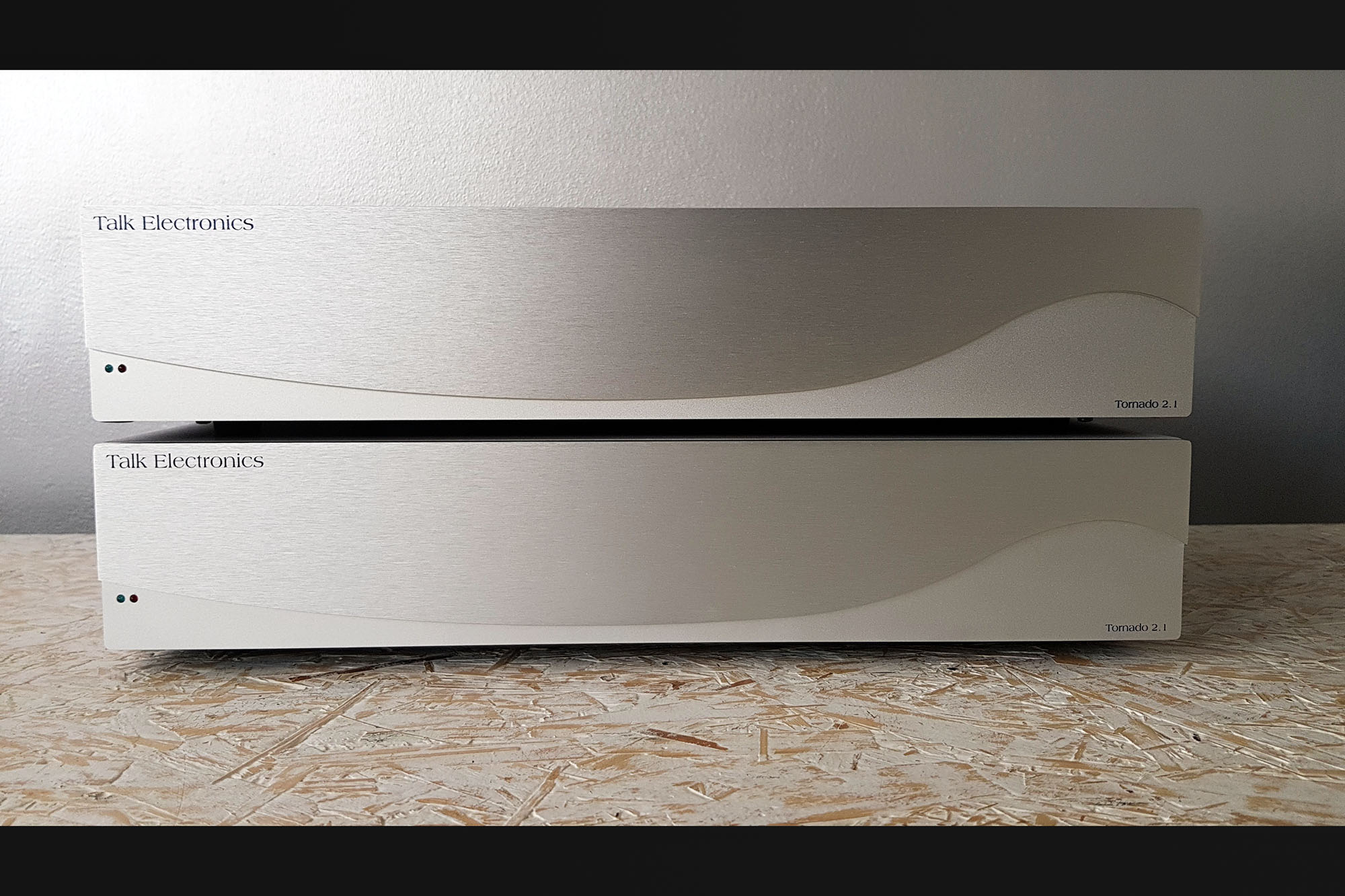 talk-electronics-tornado-monoblock-amplifiers-front.jpg