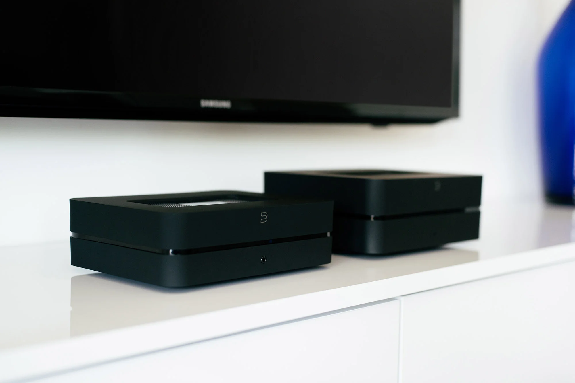 bluesound-powernode-2i-black-lifestyle.jpg