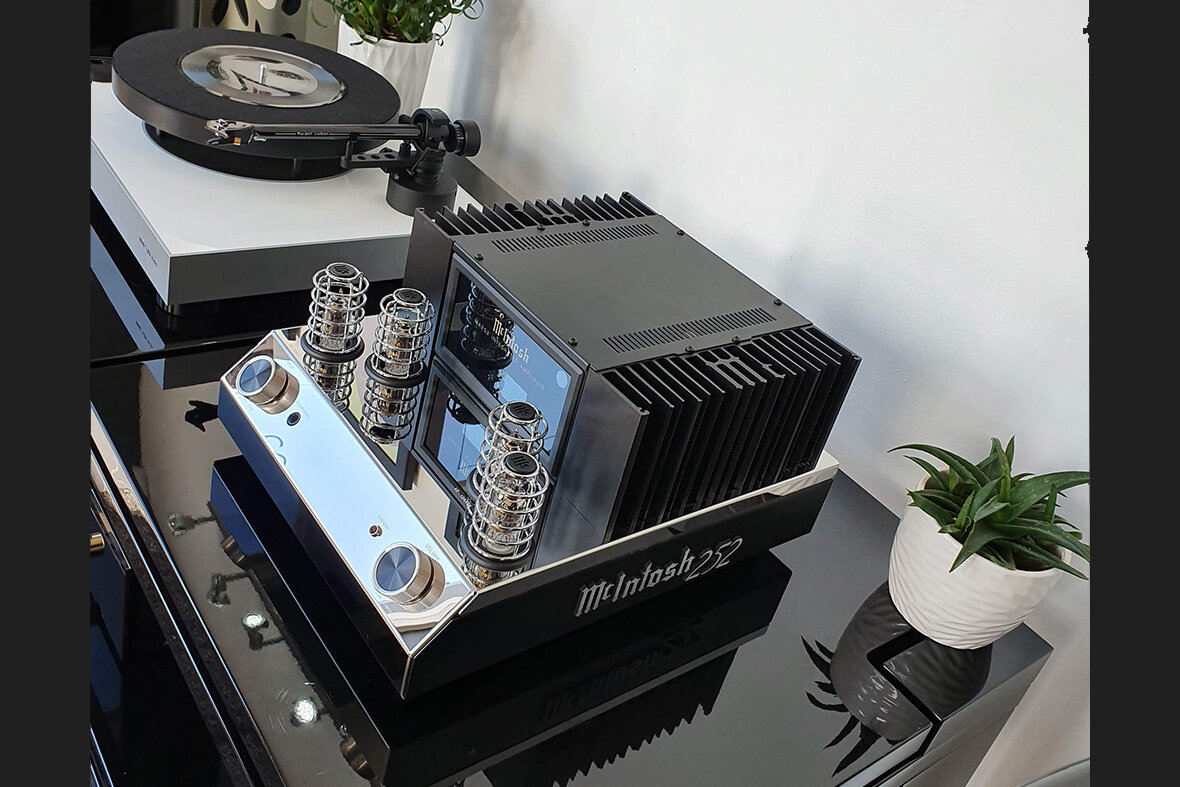 mcintosh-ma252-integrated-amplifier-1.jpg