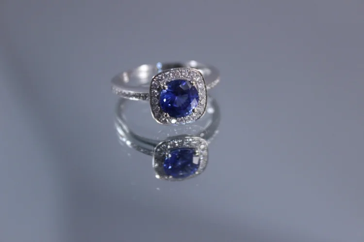 dse_versailles_bague_saphir_bleu.JPG