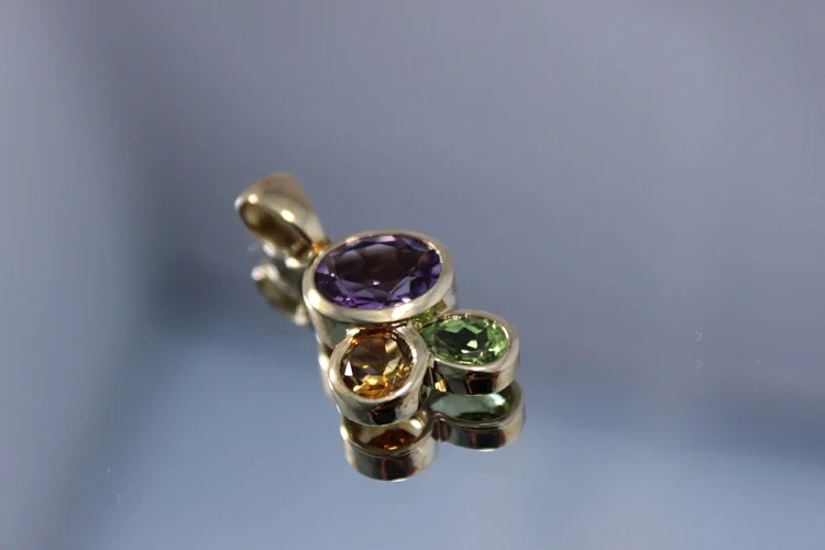 de_saint_eutrope_versailles_pendentif_trio.JPG