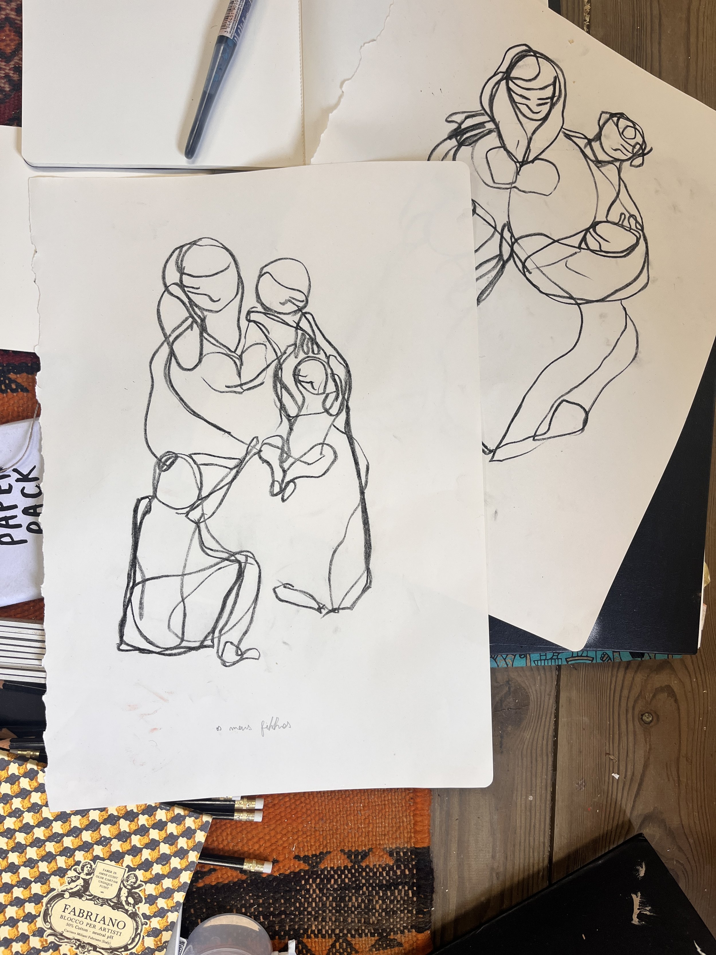  Os meus Filhos  Charcoal on paper  42 × 29 cm 