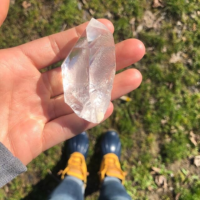 What&rsquo;s in your pocket?

Well I always find random crystals in my coats, hoody&rsquo;s and jeans that I forget to take out 
It&rsquo;s uplifting to find them and realize that their healing properties align with what you need that moment 
Clear Q