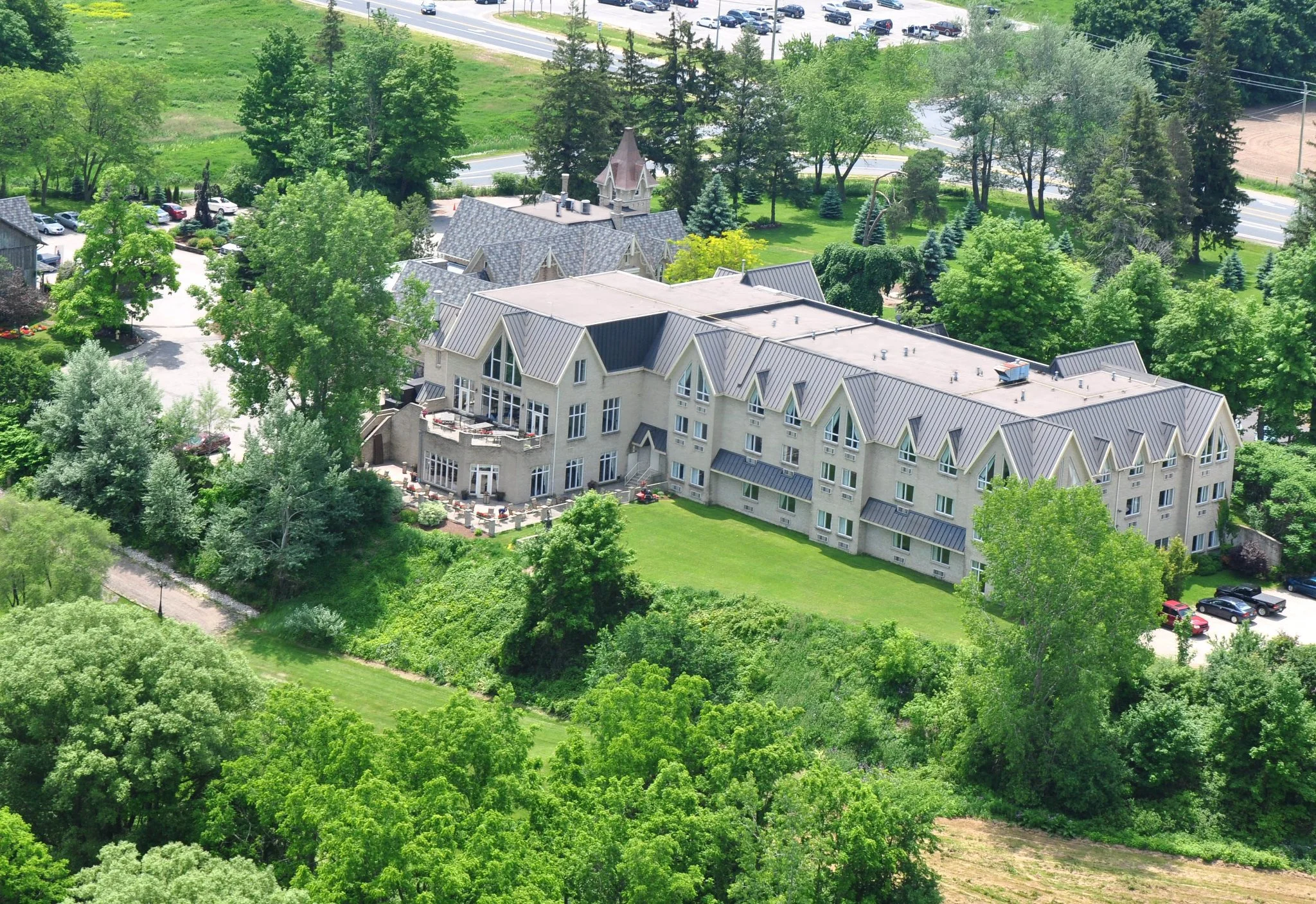 The Elm Hurst Inn