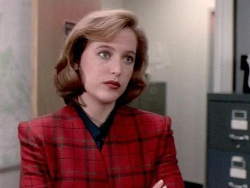 Dana Scully, in an early season of The X-files, wearing red plaid.