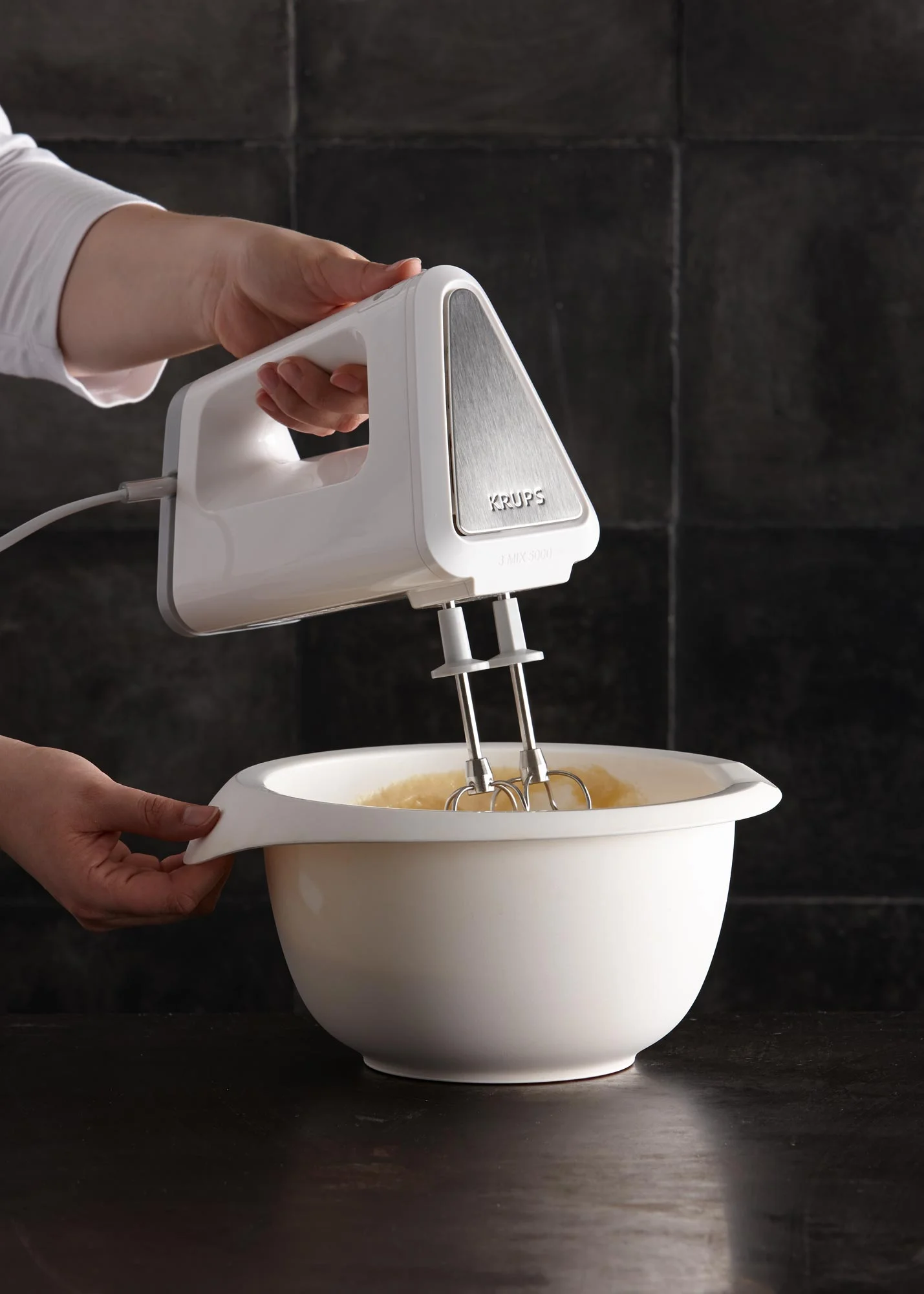 Hand am Krupsmixer, rühen