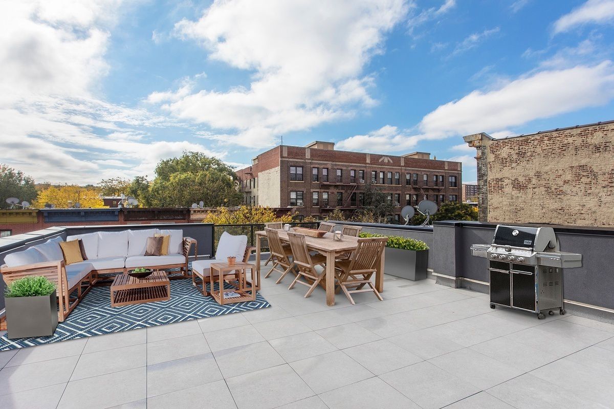 Relax Atop the Roof of our Luxury Apartment Building in NYC