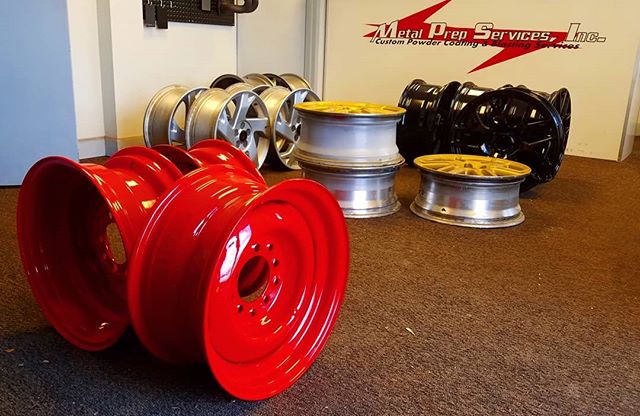 It's #wheelwednesday again!
We do just about any kind of wheel in just about any color.
#hotrodred #glossblack #flatblack #gold #younameit