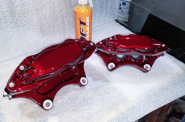 Thanks @nickey_performance for letting us refinish these @brembobrake calipers for you. The #illusioncherry really turned out nice. (Especially with a little @dftdetails detailer on them!)
_
#nickey #nickeycamaro #brembo #powdercoat #rockford #nickey