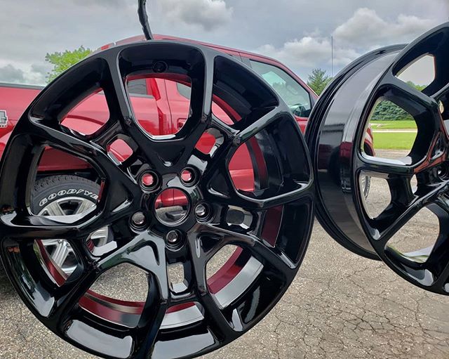Here's a few #glossblack wheels we just finished up.
Let us do a set for you!
#wheelwednesday #powdercoatedtough 
#blackwheels #oranyothercolor