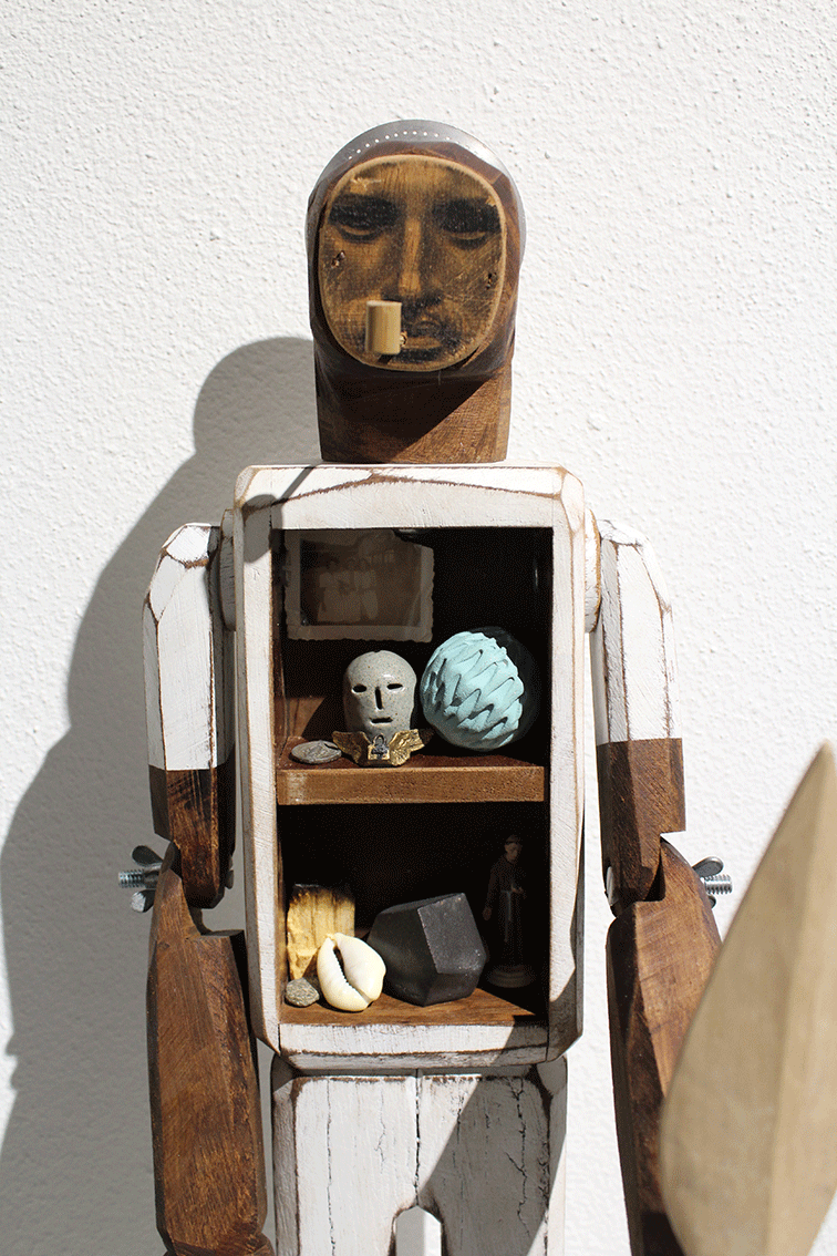 "Guia de cura", 2016 - 59 cm | escultura de madeira reaproveitada / wood sculpture by Marcelo Macedo
