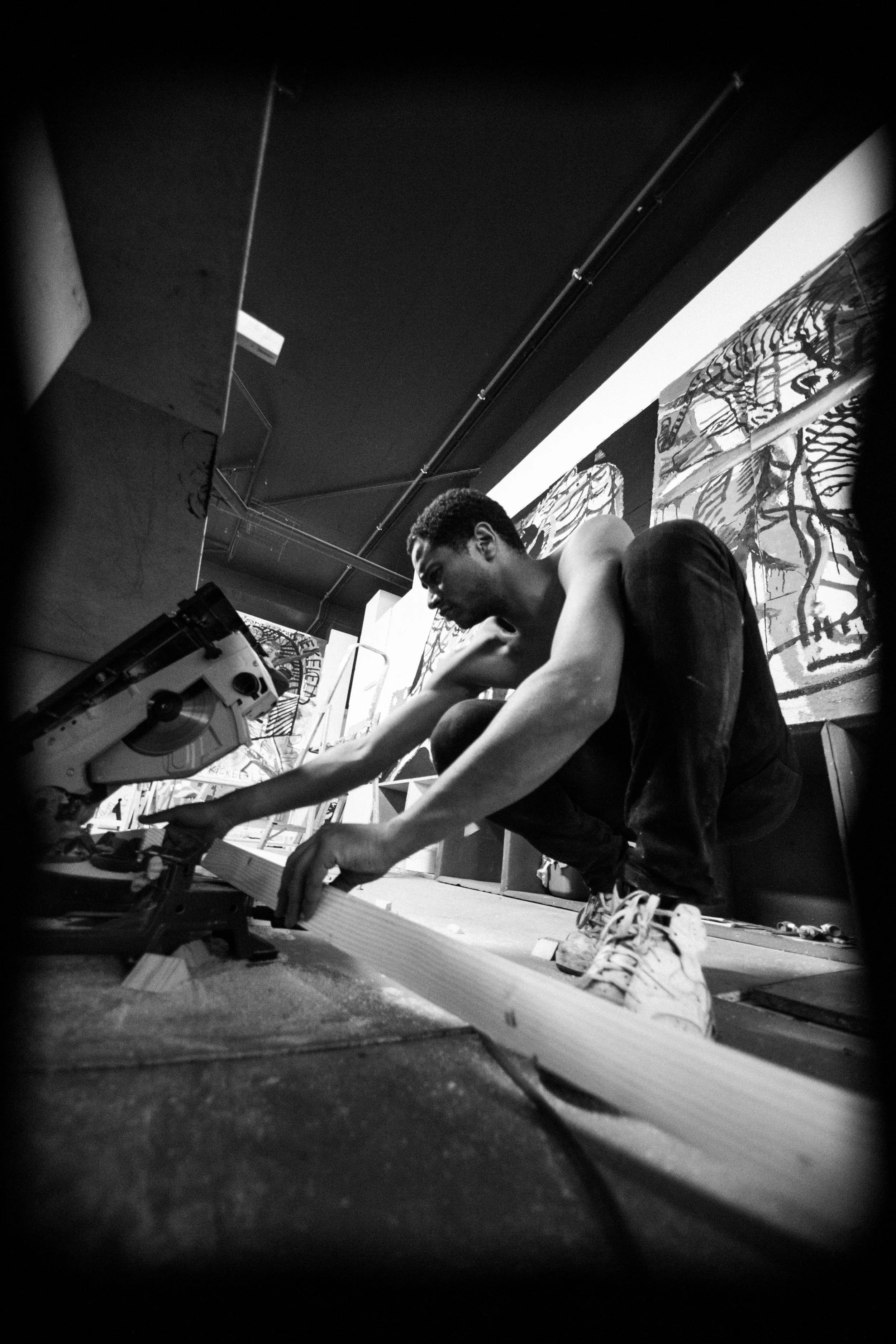 ABR 2017: Vidal em montagem para exposição "Territórios: Utopia Luanda Machine". APR 2017: Vidal in progress for the exhibition "Territórios: Utopia Luanda Machine". photo: Lucca Miranda
