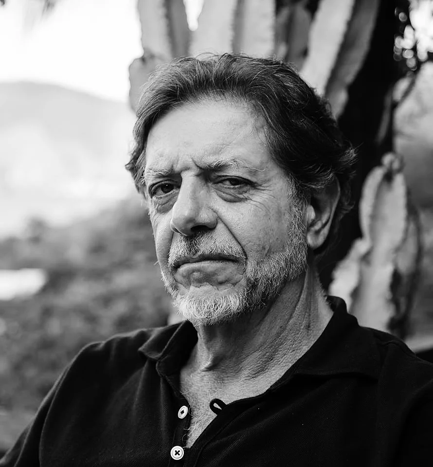 Gianguido Bonfanti , 1948, pintor, escultor, gravador, desenhista e professor em atividade há 38 anos na Escola de Artes Visuais/Parque Lage, Rio de Janeiro, Brasil. Sua mais recente exposição ocorreu esse ano no Paço Imperial, Rio de Janeiro, Brasil. Gianguido Bonfanti , 1948, painter, sculptor, engraver, drawer and professor for more than 38 years at Escola de Artes Visuais/Parque Lage, Rio de Janeiro, Brazil. He had his most recent exhibition this year, at Paço Imperial, Rio de Janeiro, Brazil. 