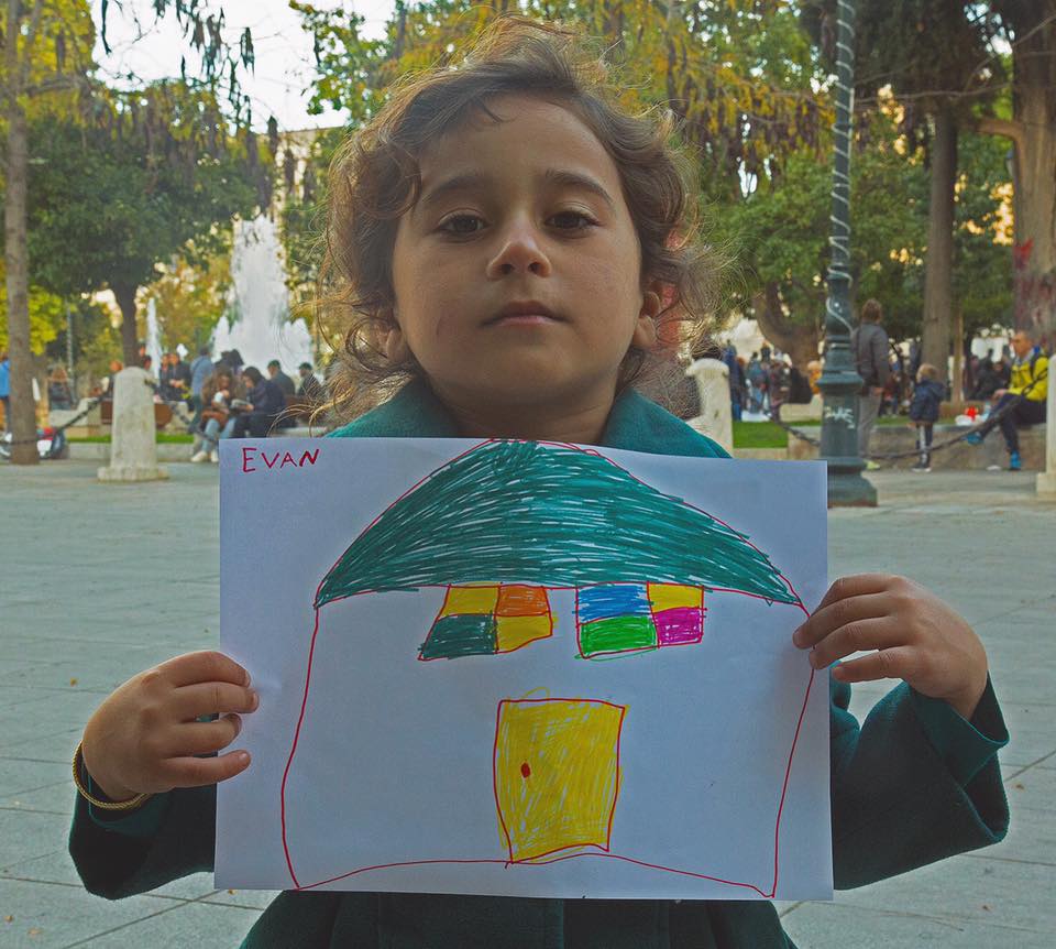Evan, 5, Iraque “Eu quero ser professor com toda certeza. Mas o meu desenho parece mais uma casa do que uma escola, você não acha? Talvez seja por que eu ainda não tenha uma casa.” Após uma longa espera, Evan conseguiu realizar o seu sonho. Tem